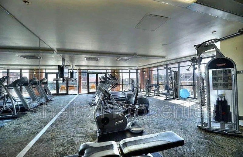 2 bed, 3.0 bath, 1426 sqft, $3,000 — Photo 2
