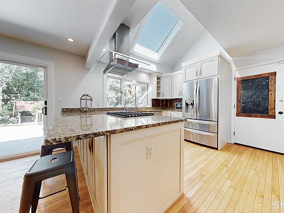 3rd image of 285 Wooding Hill Road