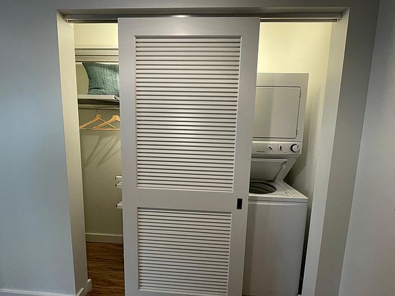 4th image of 641 W Lake St #517