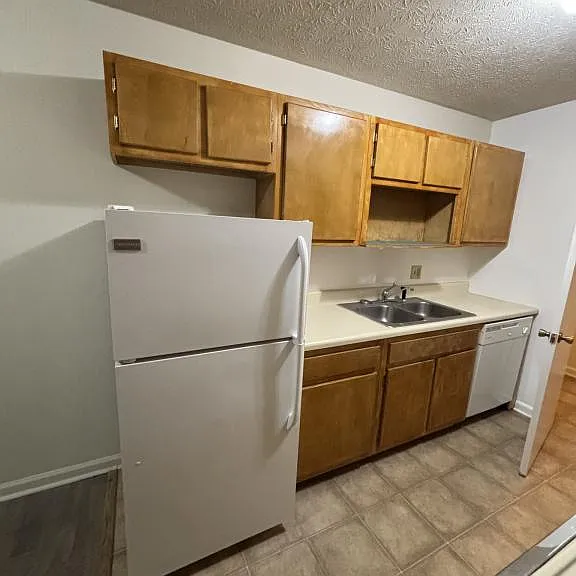 305 Farside Dr #4 — Photo 1