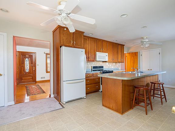 4th image of 4121 Arlington Hills Dr