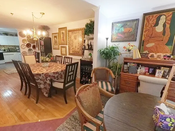 13 Dallas Dr APT 310, Dracut, MA 01826