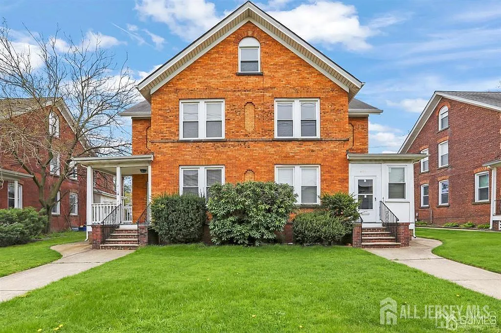 2 bed, 1.0 bath, 4893 sqft, $2,300 — Photo 1