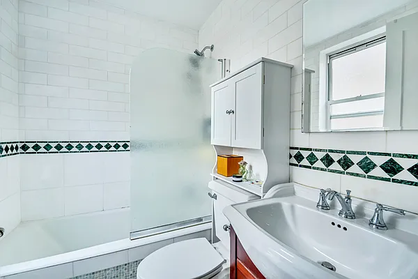 Rented by Compass | media 21