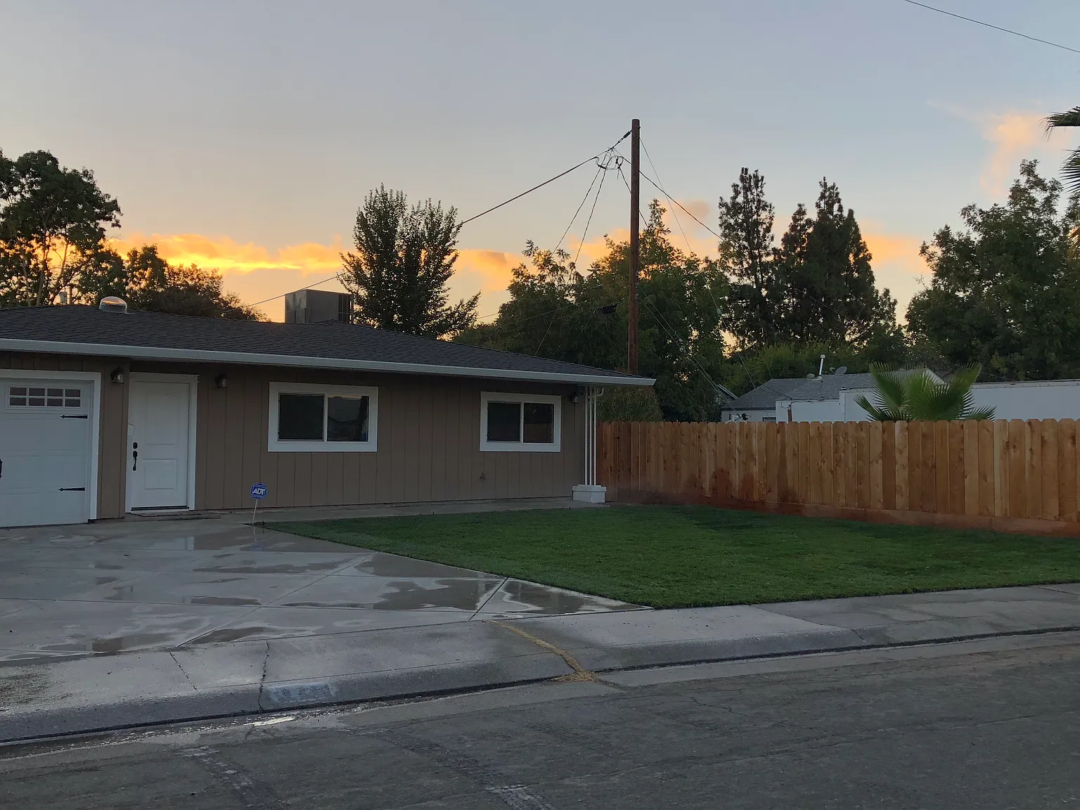 1825 N Sierra Nevada St photo 1
