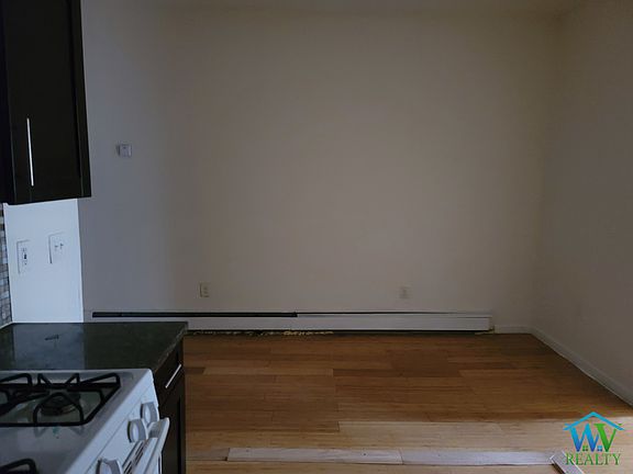 4th image of 1117 Forest Ave APT 2R