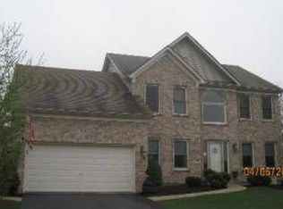 799 E Thornwood Dr, South Elgin, IL 60177