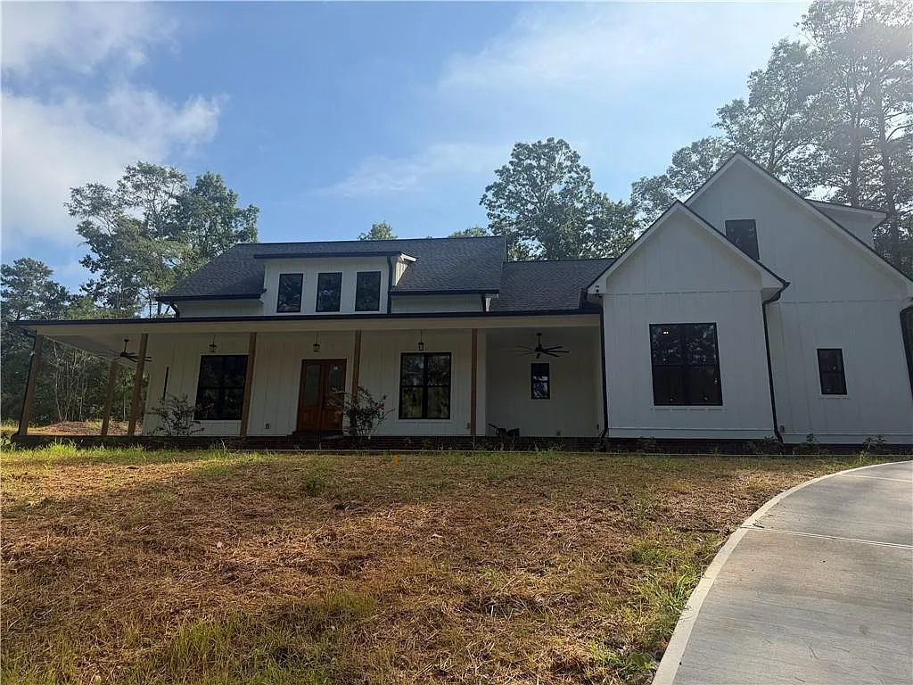 4 bed, 3.5 bath, 2972 sqft, $3,495 — Photo 2