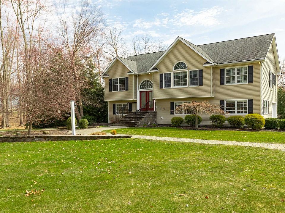 1st image of 9 Oak Crest Dr