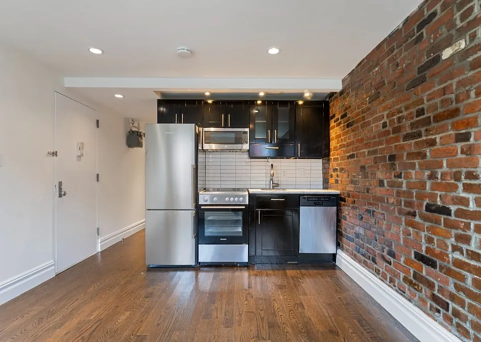402 E 12th St #9