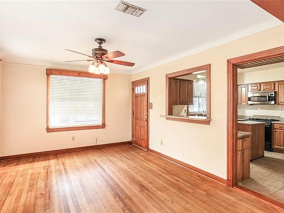 3rd image of 122 Gennaro Pl