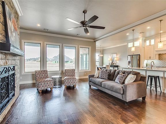 4th image of 15301 Salem Creek Pl
