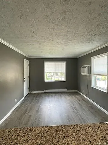 1 bed, 1.0 bath, $895 — Photo 4