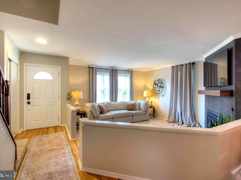 708 Kings Croft — Photo 5