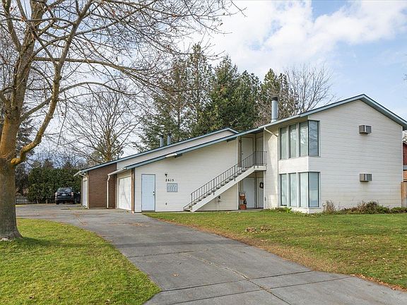3rd image of 2615 E 46th Ave