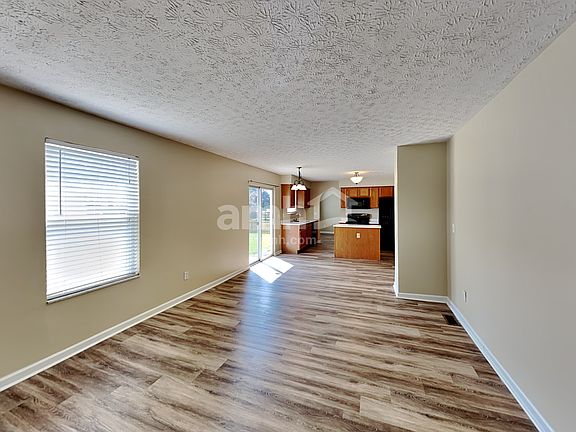 4th image of 3788 Carlotta St