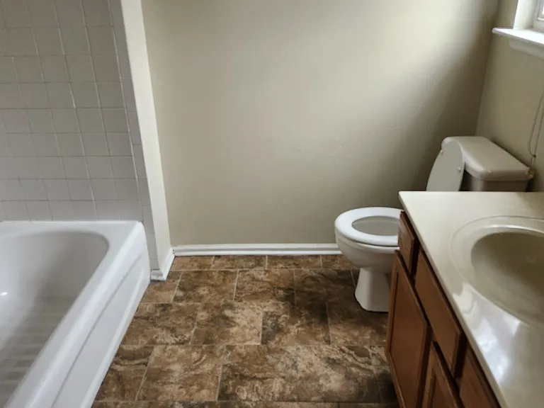 8 Pembroke Ln — Photo 14