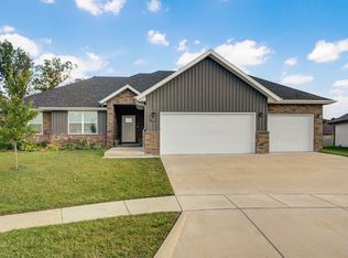 736 E Penzance Cir, Nixa, MO 65714