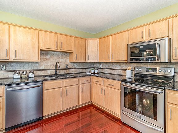 3rd image of 11741 Mississippi Dr N