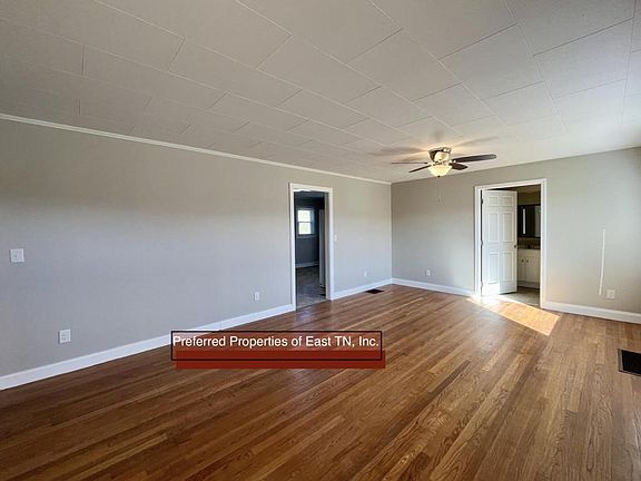3rd image of 160 Majestic Cir