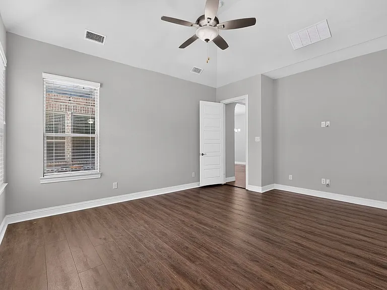8261 Kentland Dr — Photo 22