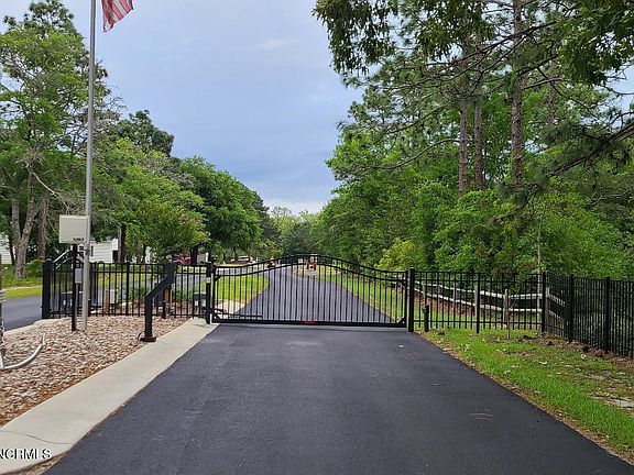 3rd image of 145 Yacht Club Dr
