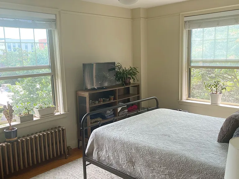 Bryant Apartments — Photo 9