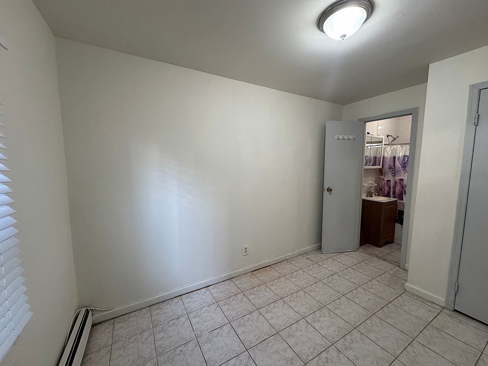 2nd image of 2932 Brighton 6th St #1