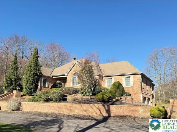 235 Wolf Hollow Rd, Lake Harmony, PA 18624