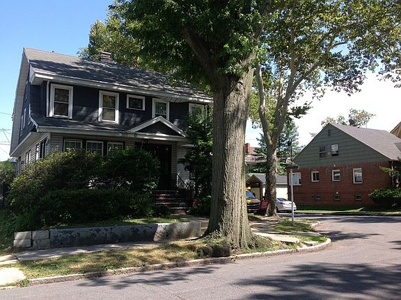 2nd image of 36 Hillcrest Ter