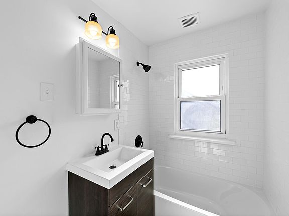 5th image of 2136 Wascana Ave