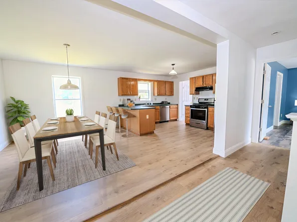 18 Oak Street, Camden, ME 04843