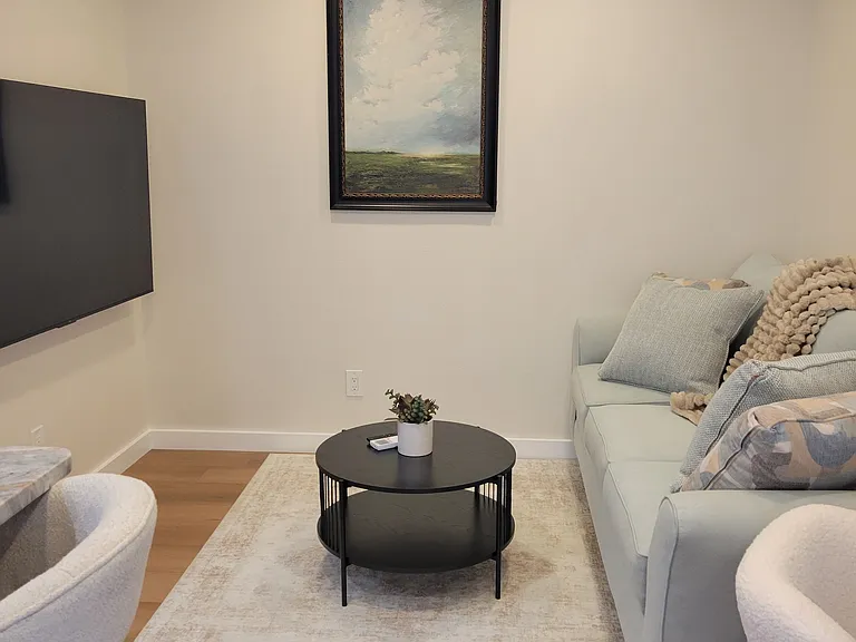 619 Earle Ave N #3 — Photo 2