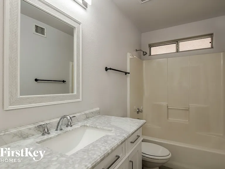 4605 E Grovers Ave — Photo 13