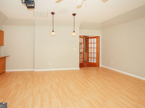 4th image of 201 Willowgate Dr
