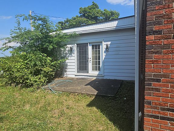 4th image of 703 Forest St