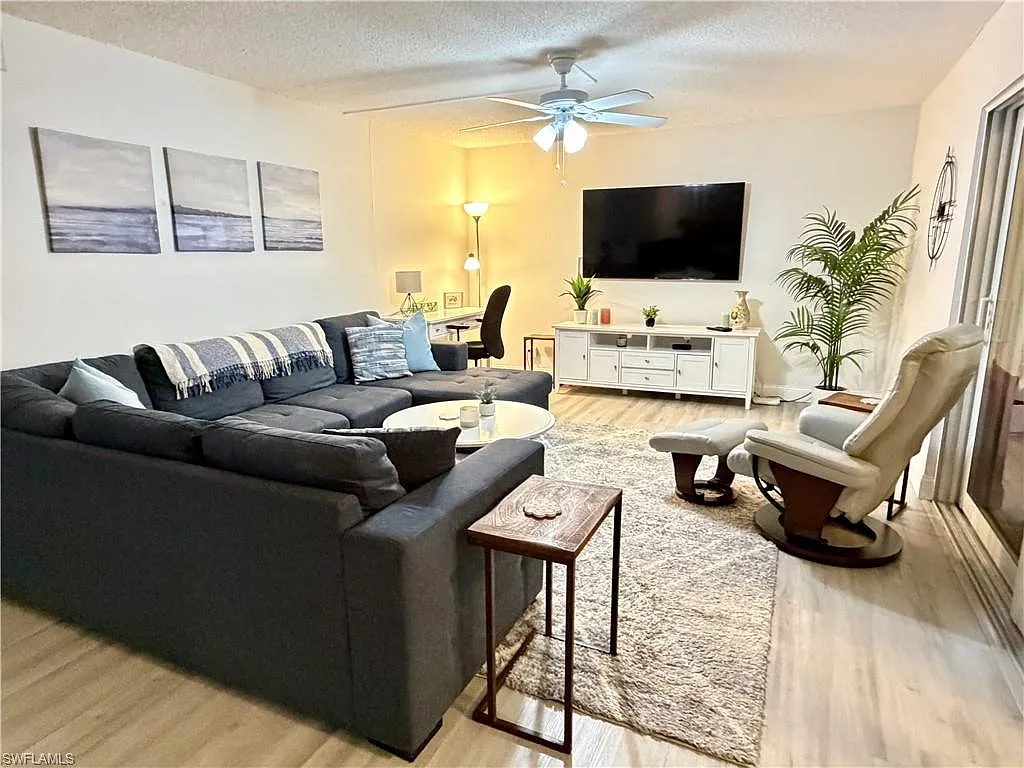 2 bed, 2.0 bath, 1215 sqft, $5,000 — Photo 3