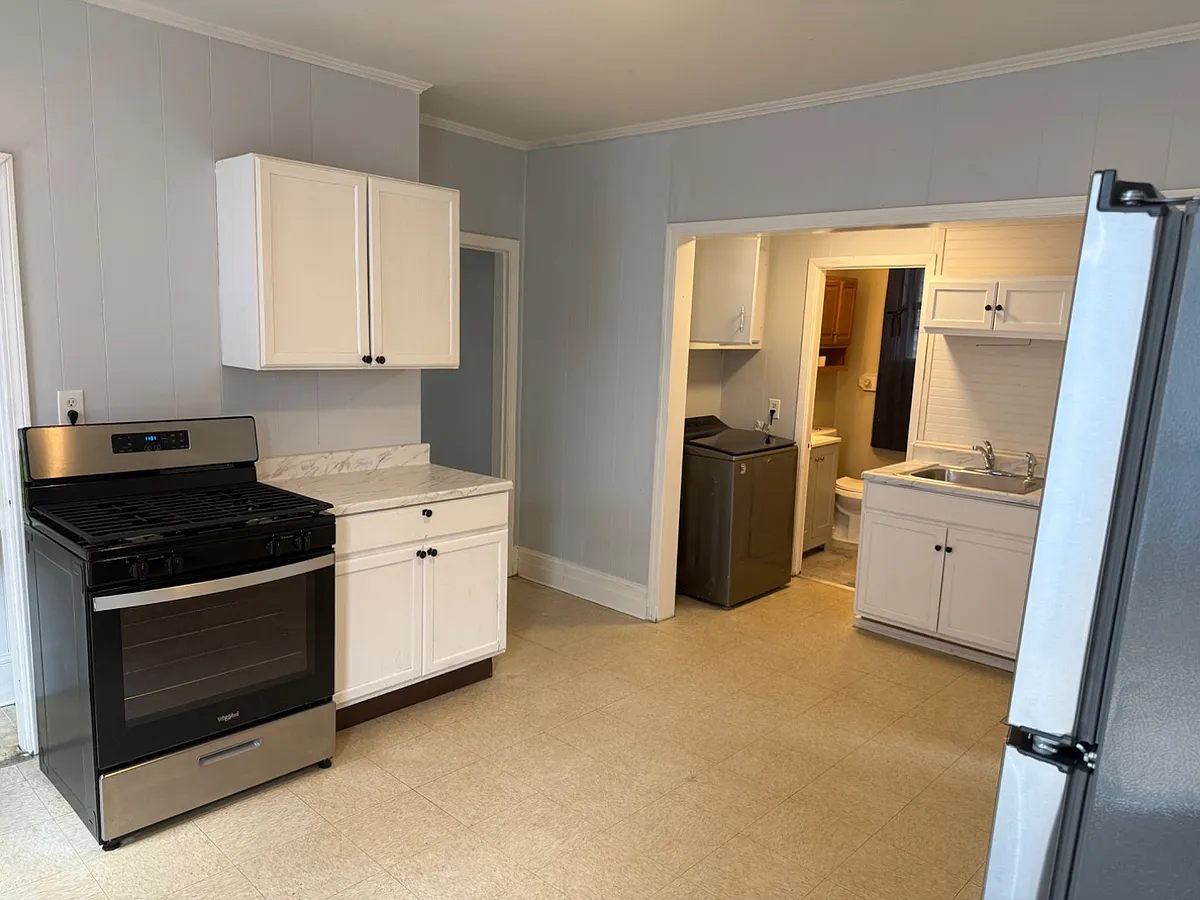 Unit Photo - 201 Auburn St #1