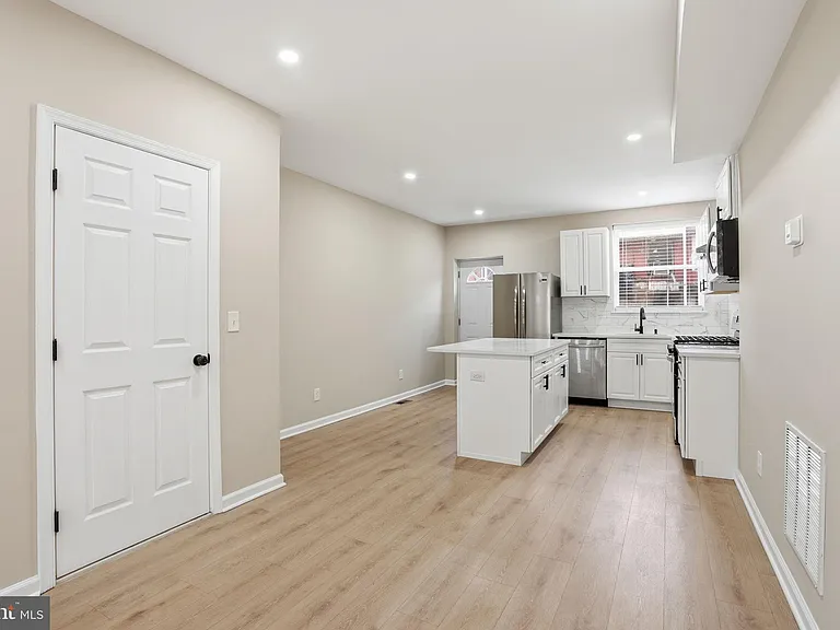 2710 Mura St — Photo 7