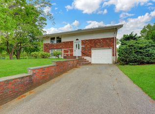 14 Split Cedar Dr, Islandia, NY 11749