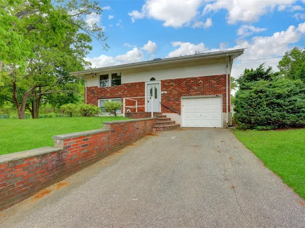 14 Split Cedar Drive, Islandia, NY 11749