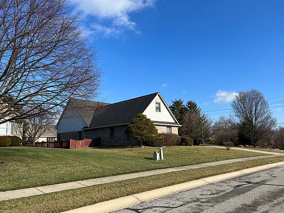 4th image of 404 Fox Ln