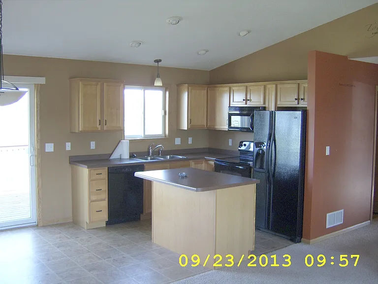 809 10th St NW — Photo 3