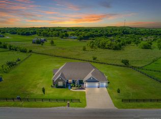 1 Longacre Dr, Ramona, OK 74061