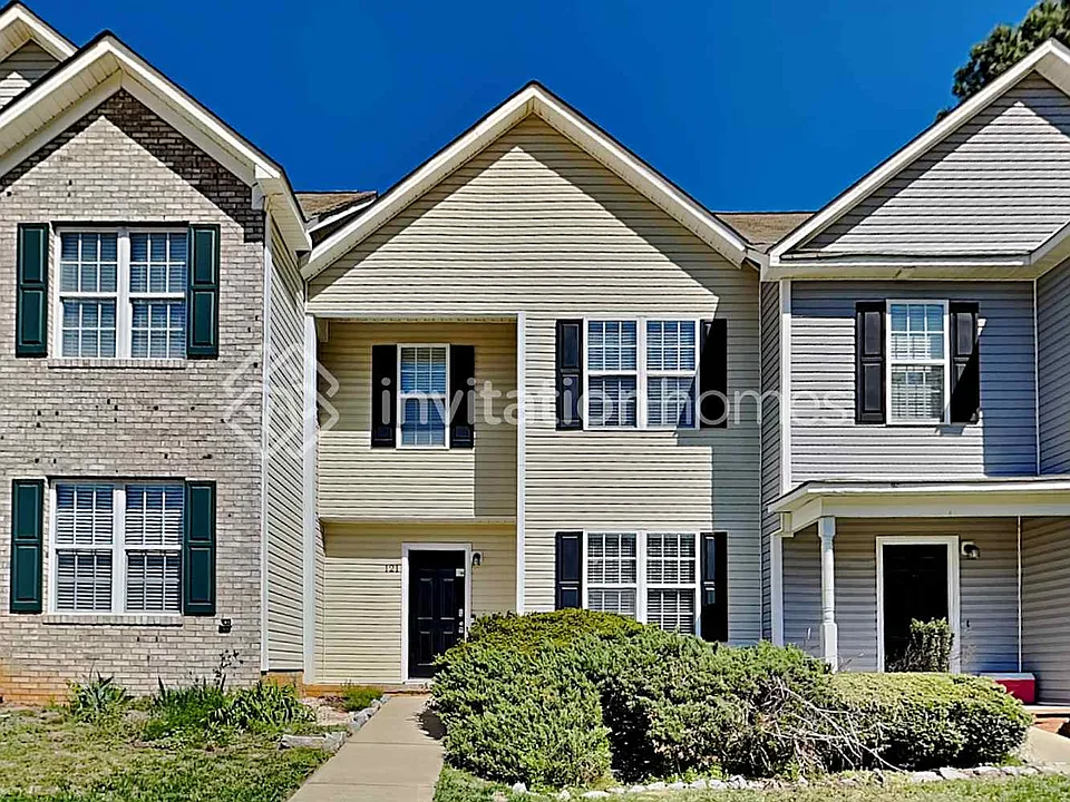 121 Blackthorne Ct