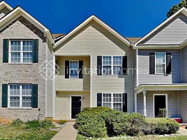121 Blackthorne Ct, Clayton, NC 27520
