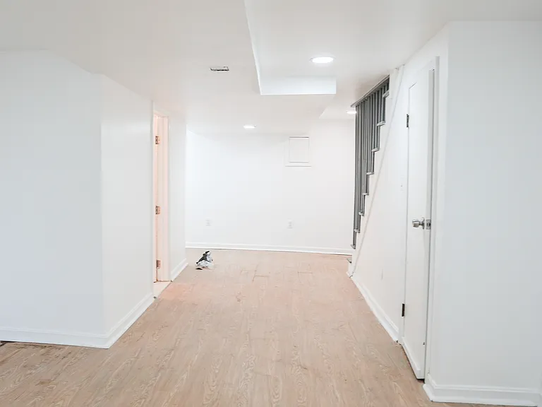 W Lexington St — Photo 9