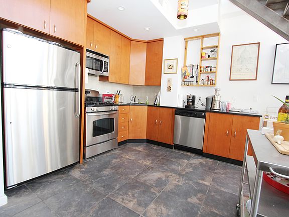 3rd image of 214 Richardson St