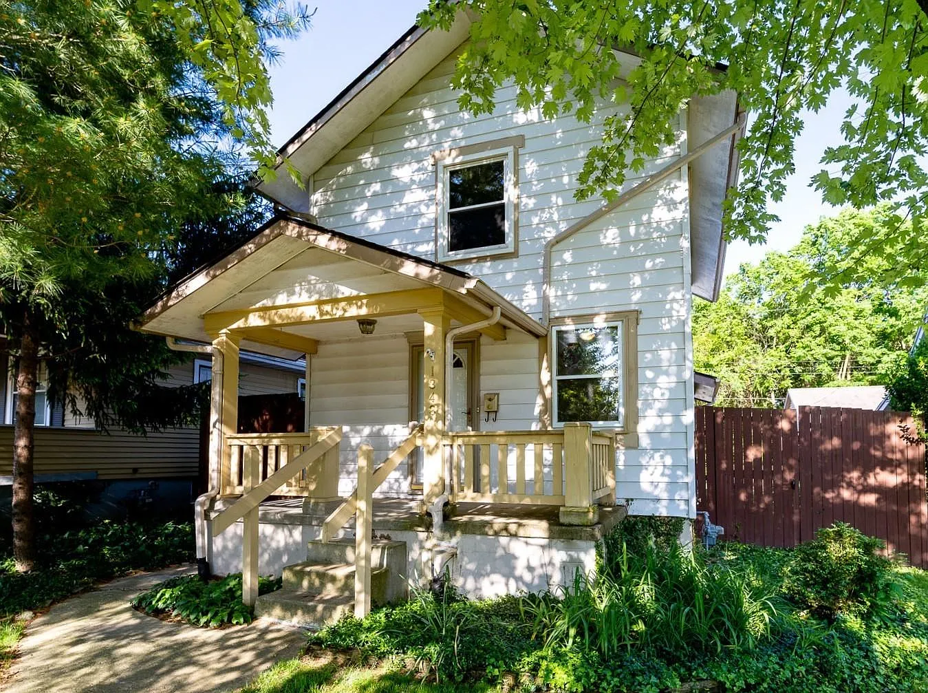 3 bed, 1.5 bath, 1098 sqft, $1,300 — Photo 1