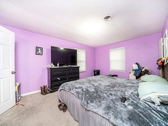 3rd image of 902 Willow Dr